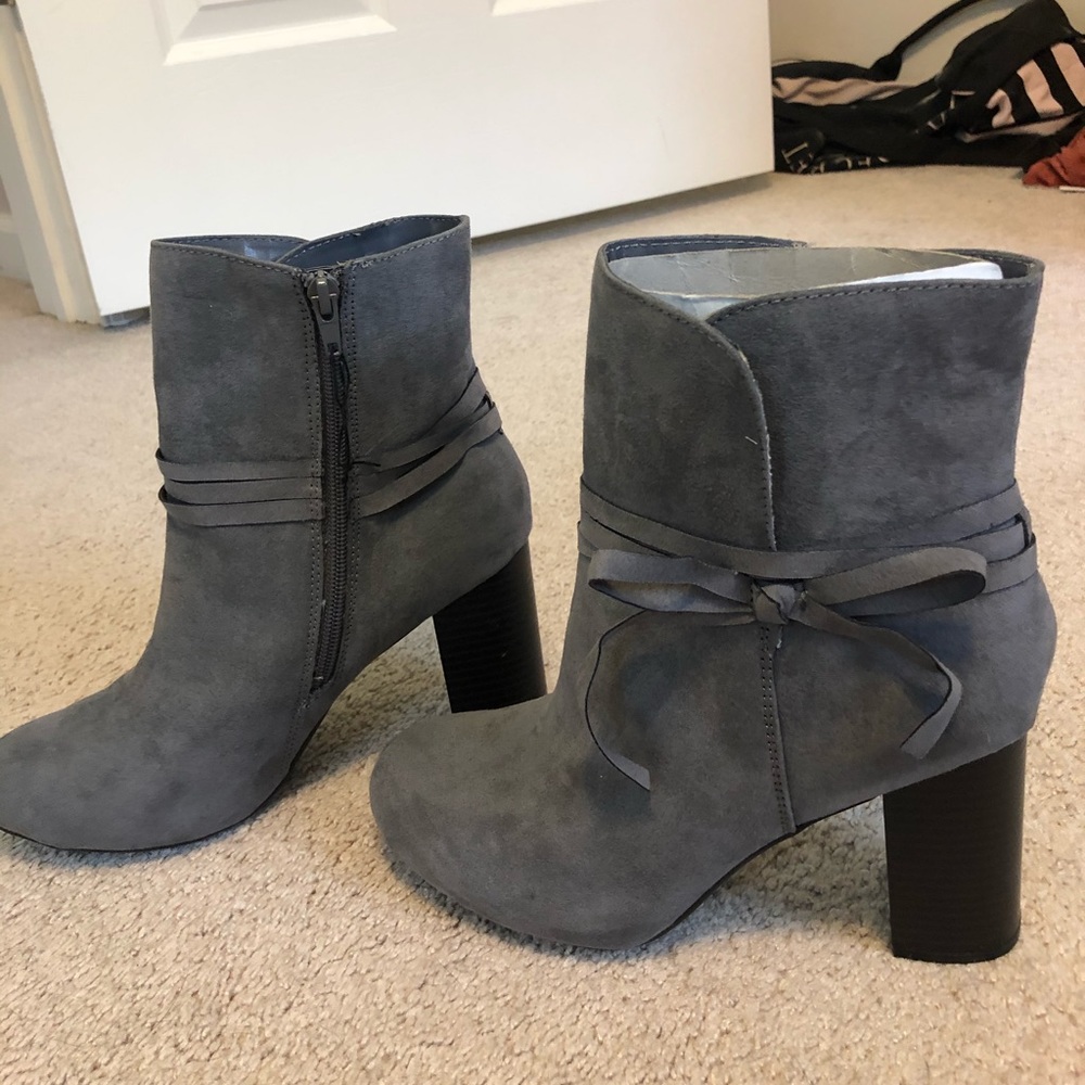 NEVER WORN SUEDE BOOTS
